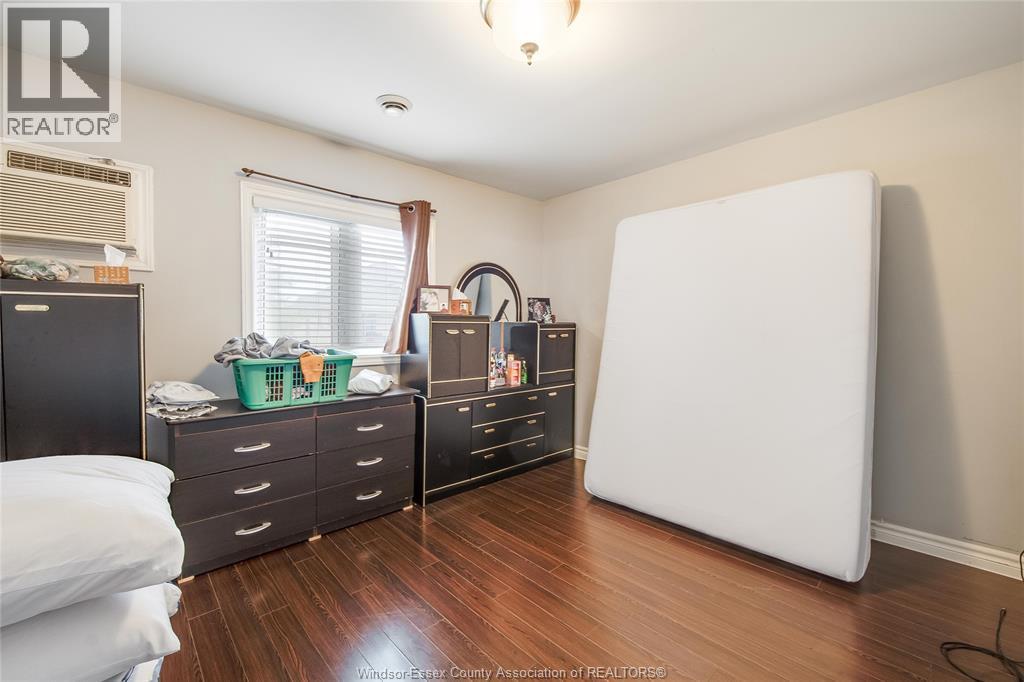 1056-60 Niagara, Windsor, ON - Indoor Photo Showing Bedroom