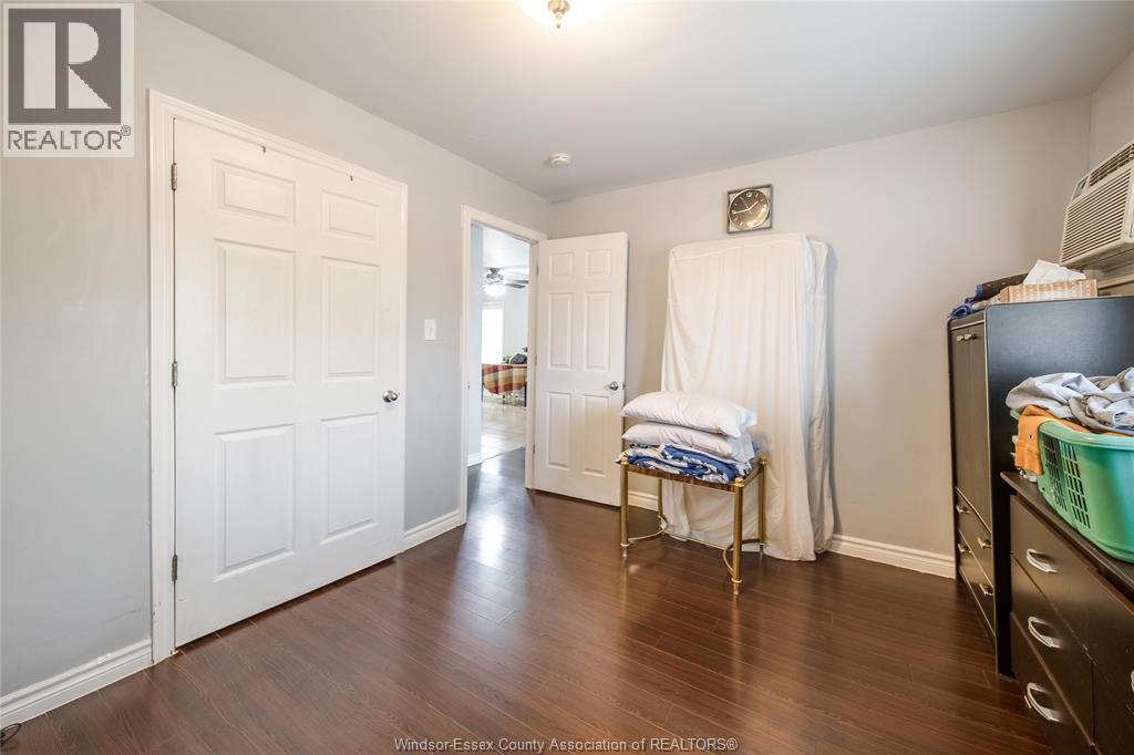 1056-60 Niagara, Windsor, ON - Indoor