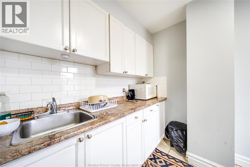 1056-60 Niagara, Windsor, ON - Indoor Photo Showing Kitchen