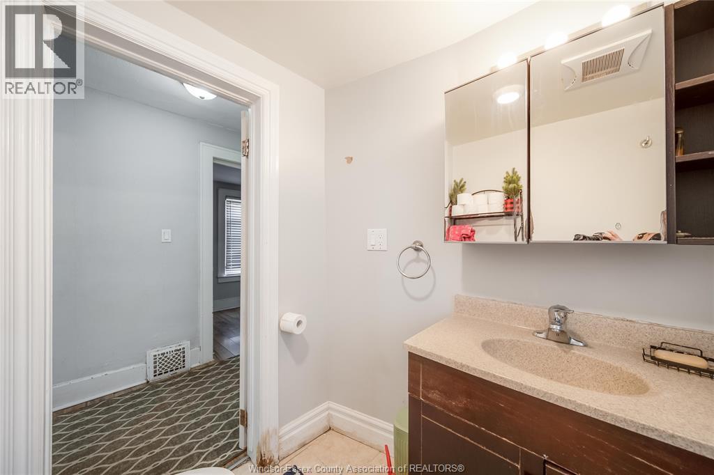 1056-60 Niagara, Windsor, ON - Indoor Photo Showing Bathroom