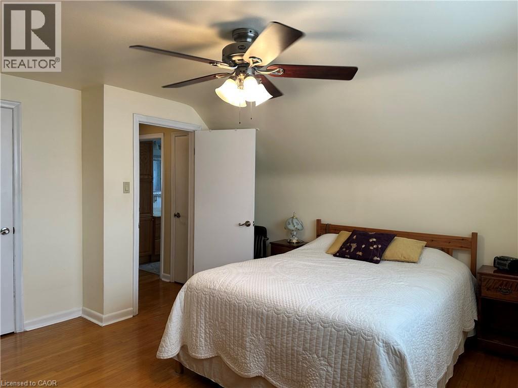 129 Broker Drive, Hamilton, ON - Indoor Photo Showing Bedroom
