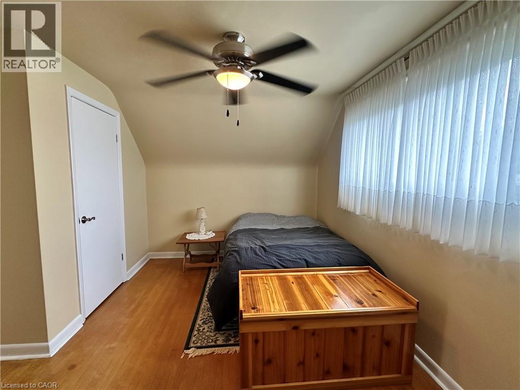 129 Broker Drive, Hamilton, ON - Indoor Photo Showing Bedroom
