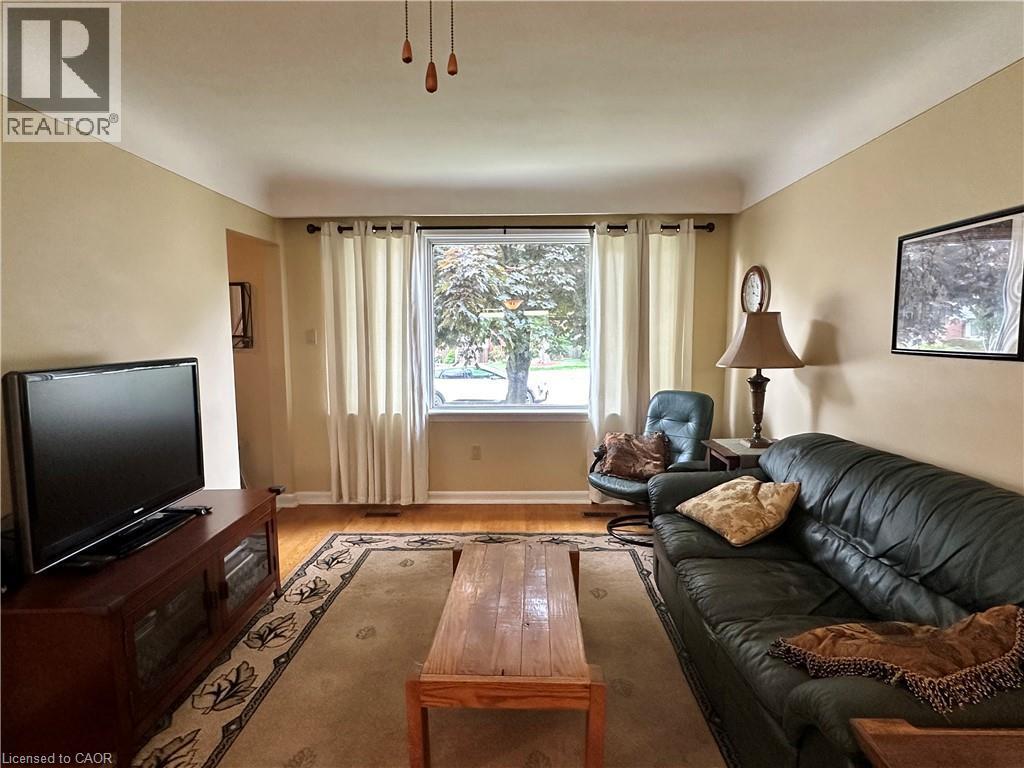 129 Broker Drive, Hamilton, ON - Indoor Photo Showing Other Room