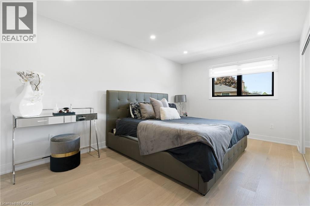 Bedroom with light wood-style flooring and recessed lighting - 17 Clearview Drive, Hamilton, ON - Indoor Photo Showing Bedroom