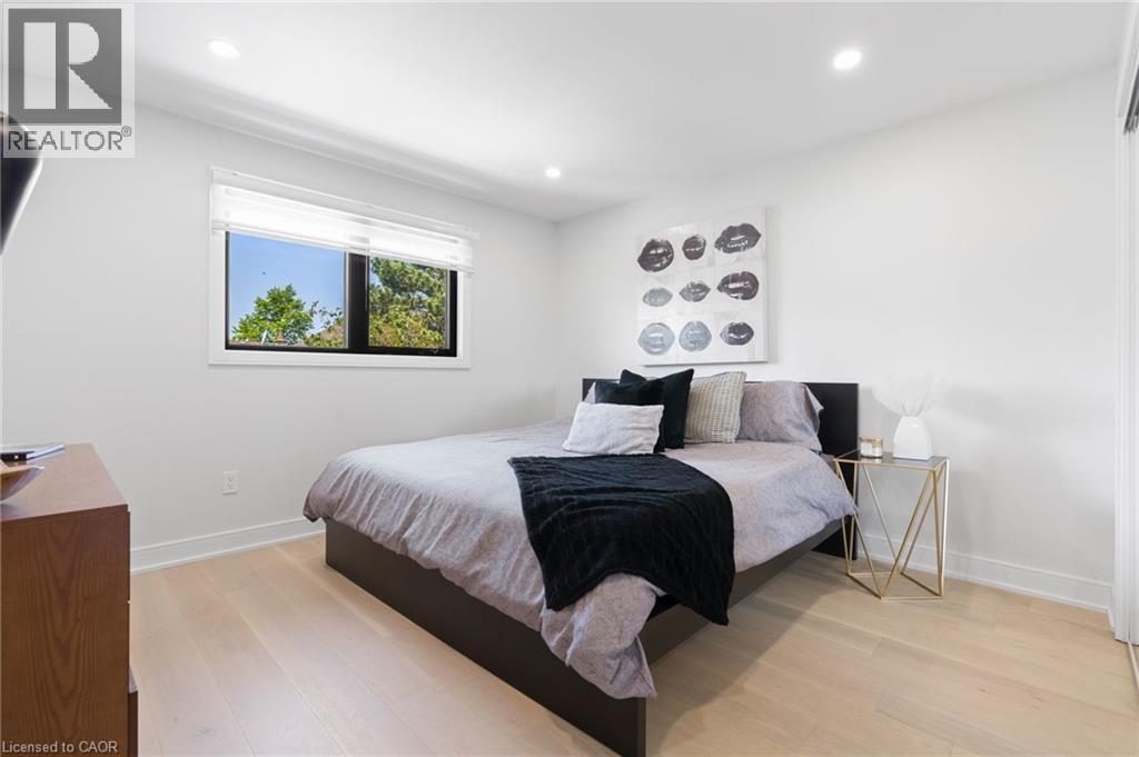 Bedroom with light wood-style flooring and recessed lighting - 17 Clearview Drive, Hamilton, ON - Indoor Photo Showing Bedroom