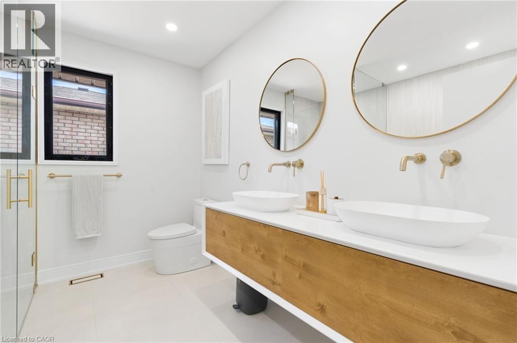Full bath featuring double vanity and a shower stall - 17 Clearview Drive, Hamilton, ON - Indoor Photo Showing Bathroom