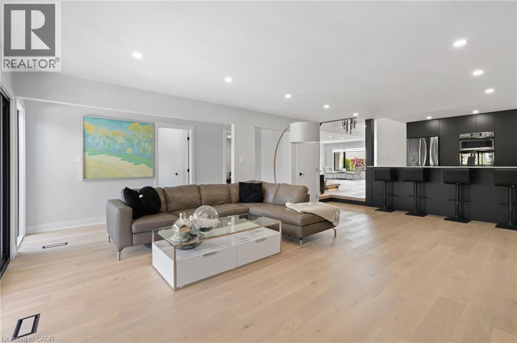 Living room featuring recessed lighting and light wood-type flooring - 17 Clearview Drive, Hamilton, ON - Indoor Photo Showing Living Room