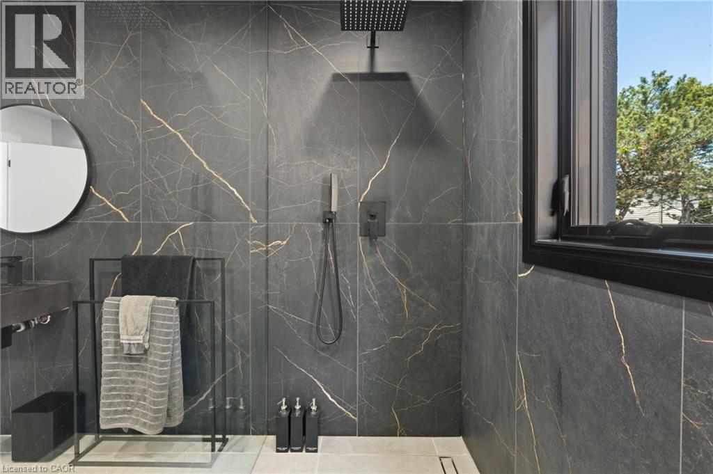 Full bath featuring a marble finish shower - 17 Clearview Drive, Hamilton, ON - Indoor Photo Showing Bathroom
