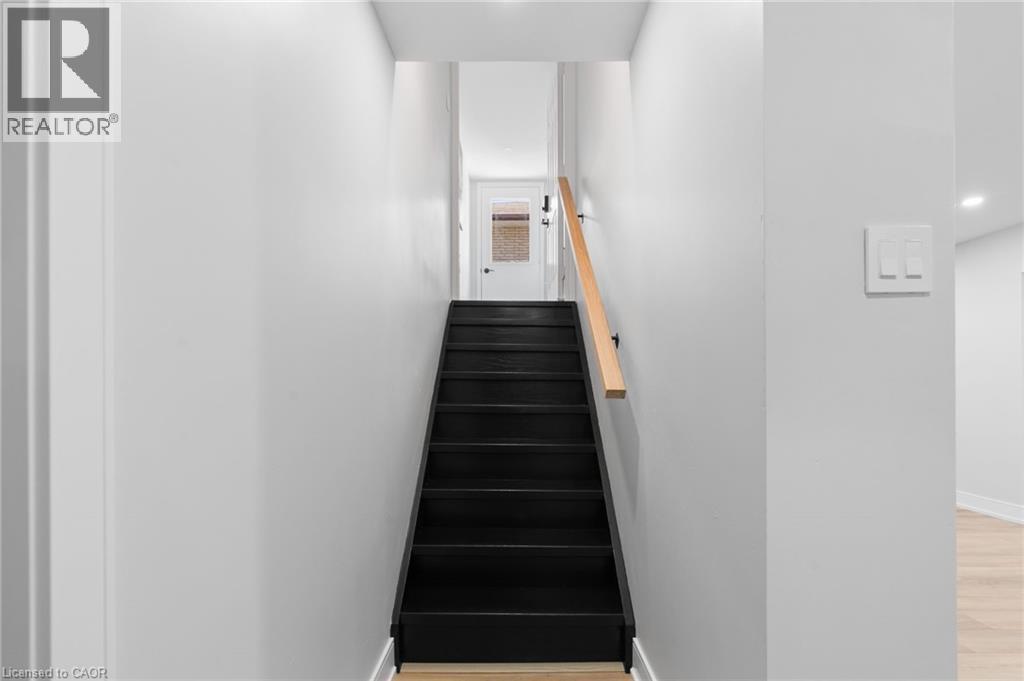 Stairs with wood finished floors and recessed lighting - 17 Clearview Drive, Hamilton, ON - Indoor Photo Showing Other Room
