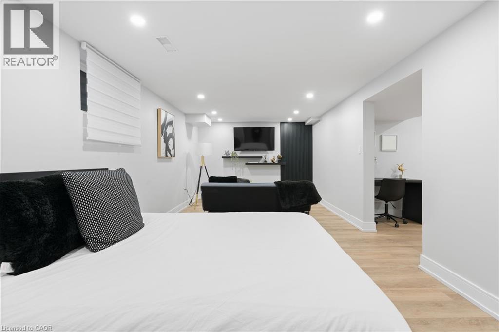 Bedroom featuring built in study area, light wood finished floors, and recessed lighting - 17 Clearview Drive, Hamilton, ON - Indoor