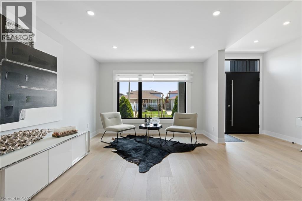 Living area featuring light wood-type flooring and recessed lighting - 17 Clearview Drive, Hamilton, ON - Indoor Photo Showing Living Room