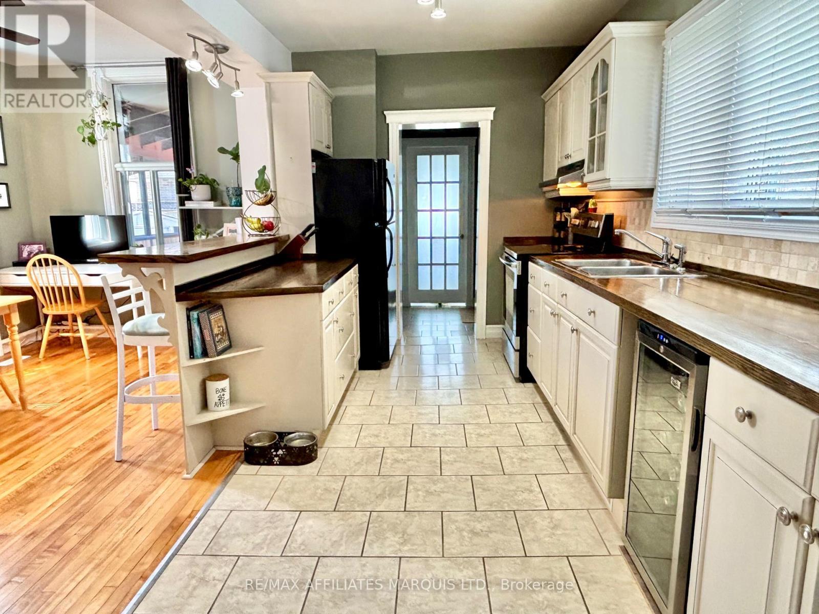4 Seymour Avenue, Cornwall, ON - Indoor Photo Showing Kitchen With Double Sink