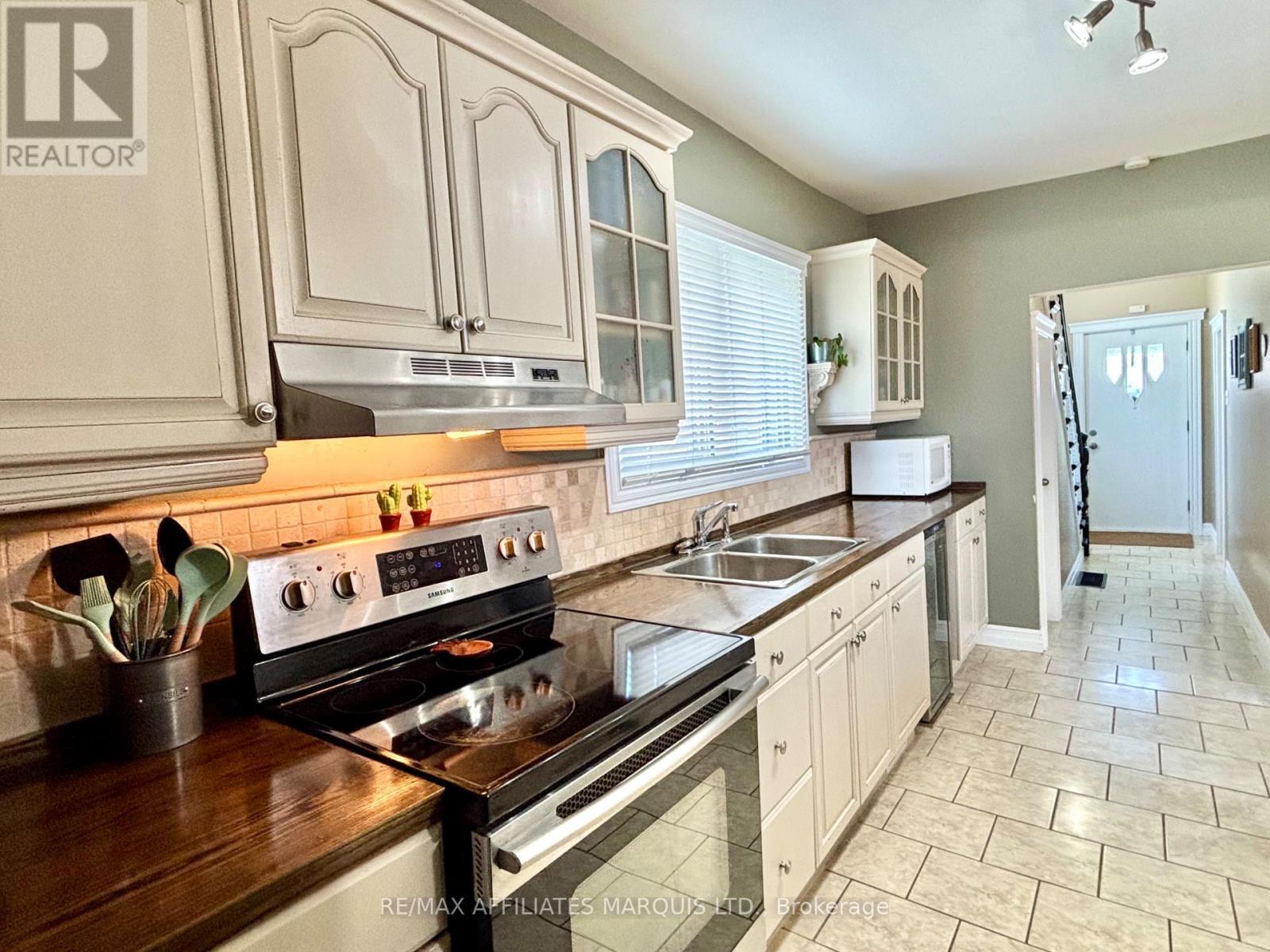 4 Seymour Avenue, Cornwall, ON - Indoor Photo Showing Kitchen With Double Sink