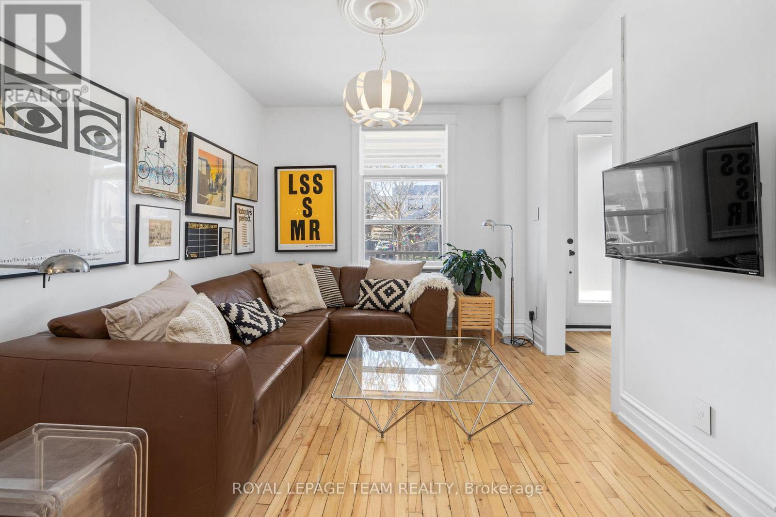 45 Springfield Road, Ottawa, ON - Indoor Photo Showing Living Room