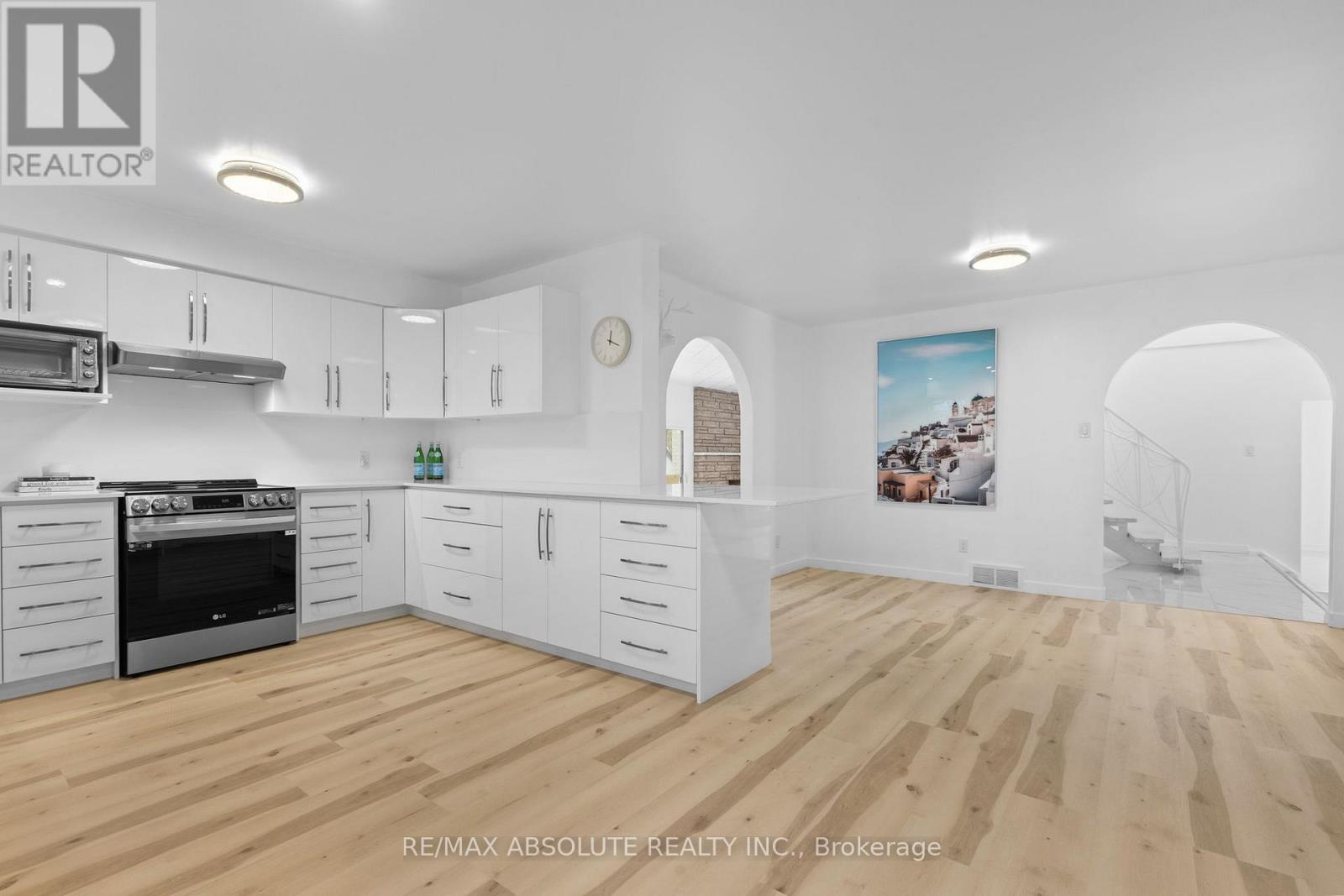 1444 Normandy Crescent, Ottawa, ON - Indoor Photo Showing Kitchen With Upgraded Kitchen