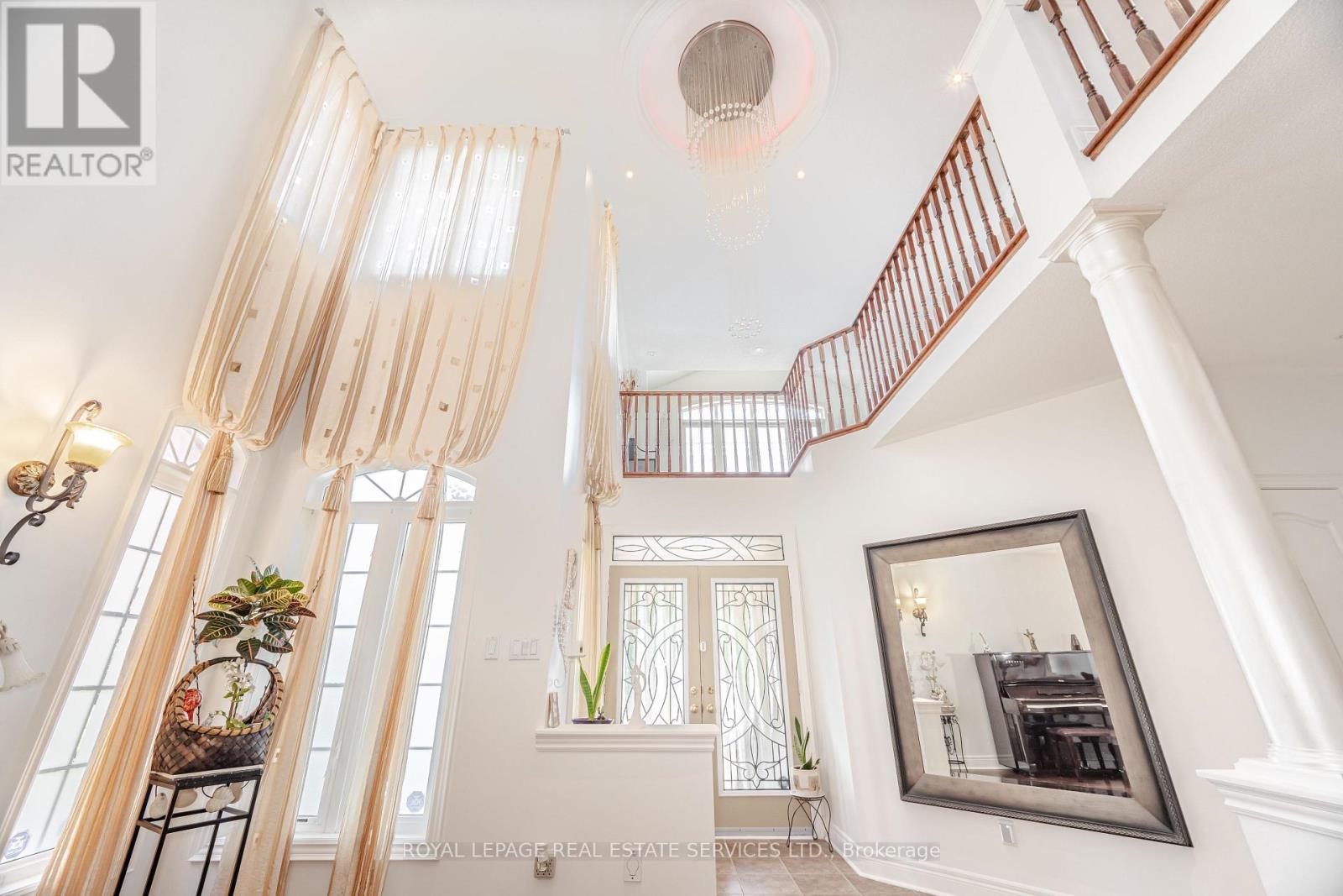 3809 Candlelight Drive, Mississauga, ON - Indoor Photo Showing Other Room