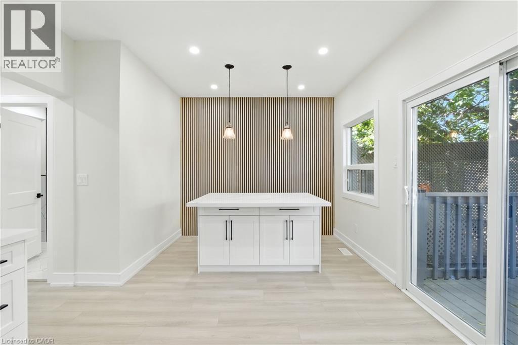 9 Alice Street, Hamilton, ON - Indoor Photo Showing Other Room