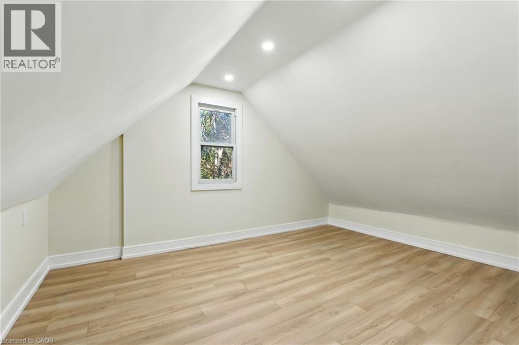 9 Alice Street, Hamilton, ON - Indoor Photo Showing Other Room