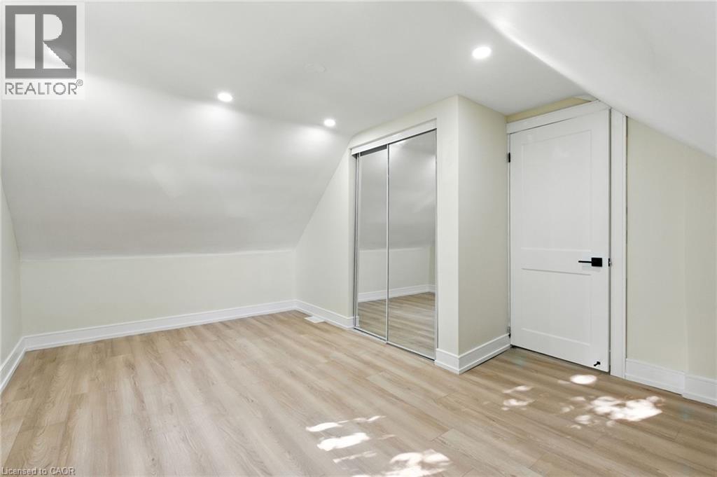 9 Alice Street, Hamilton, ON - Indoor Photo Showing Other Room
