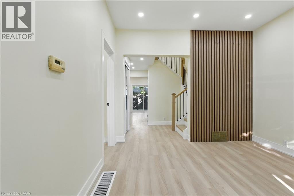 9 Alice Street, Hamilton, ON - Indoor