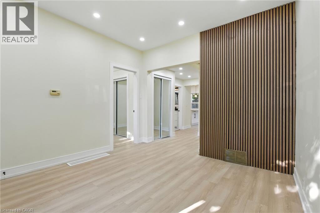 9 Alice Street, Hamilton, ON - Indoor Photo Showing Other Room