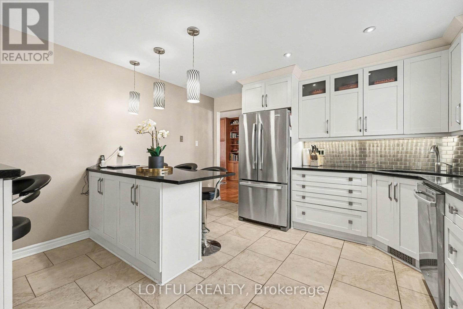 41 Pattermead Crescent, Ottawa, ON - Indoor Photo Showing Kitchen With Stainless Steel Kitchen With Upgraded Kitchen