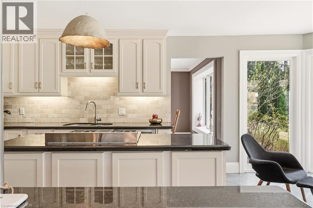 356 Shoreacres Road, Burlington, ON - Indoor Photo Showing Kitchen With Upgraded Kitchen