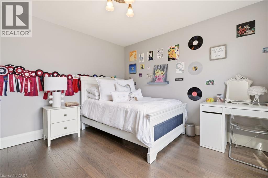 356 Shoreacres Road, Burlington, ON - Indoor Photo Showing Bedroom
