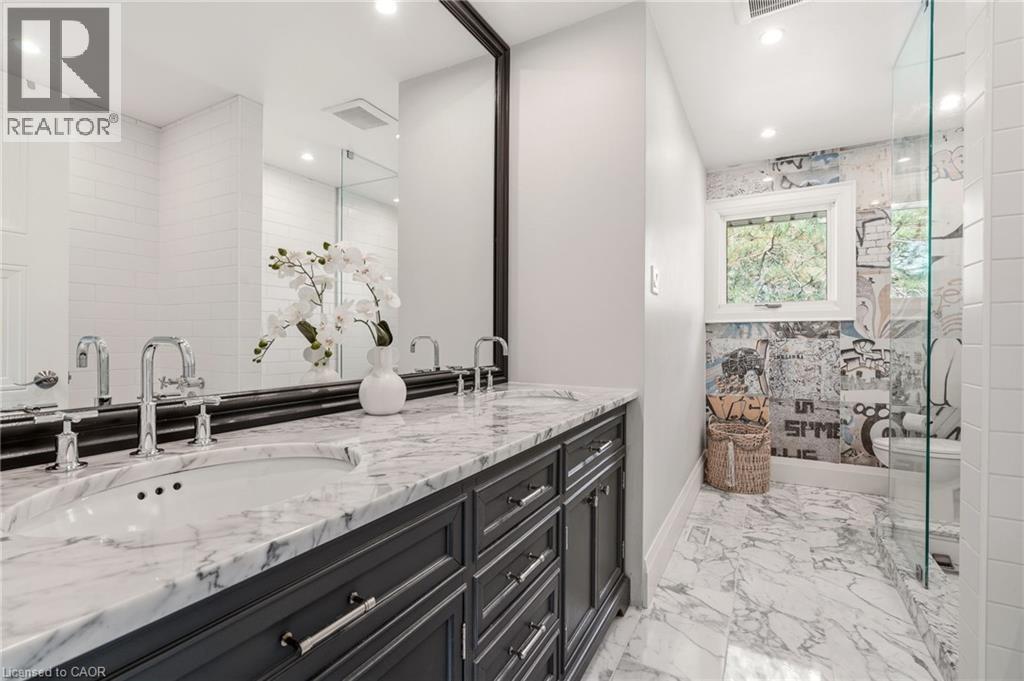 356 Shoreacres Road, Burlington, ON - Indoor Photo Showing Bathroom