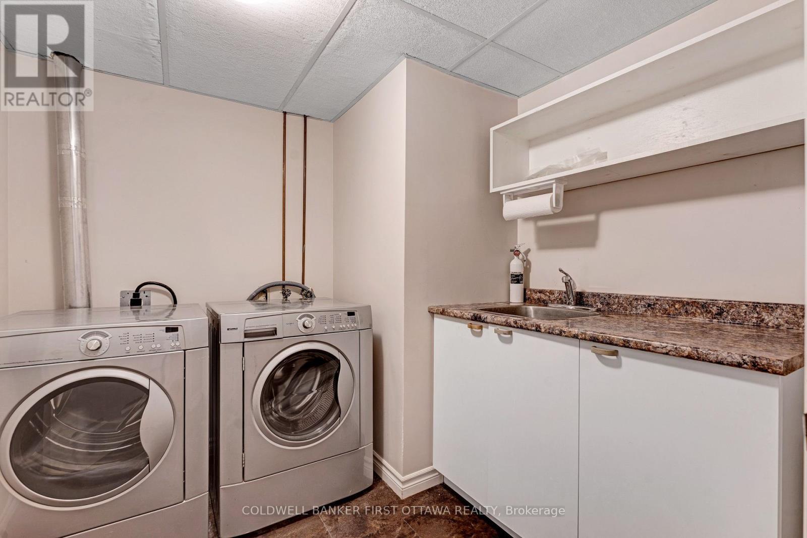 Lower level, well-equipped laundry room - 12 Glenview Crescent, Perth, ON - Indoor Photo Showing Laundry Room
