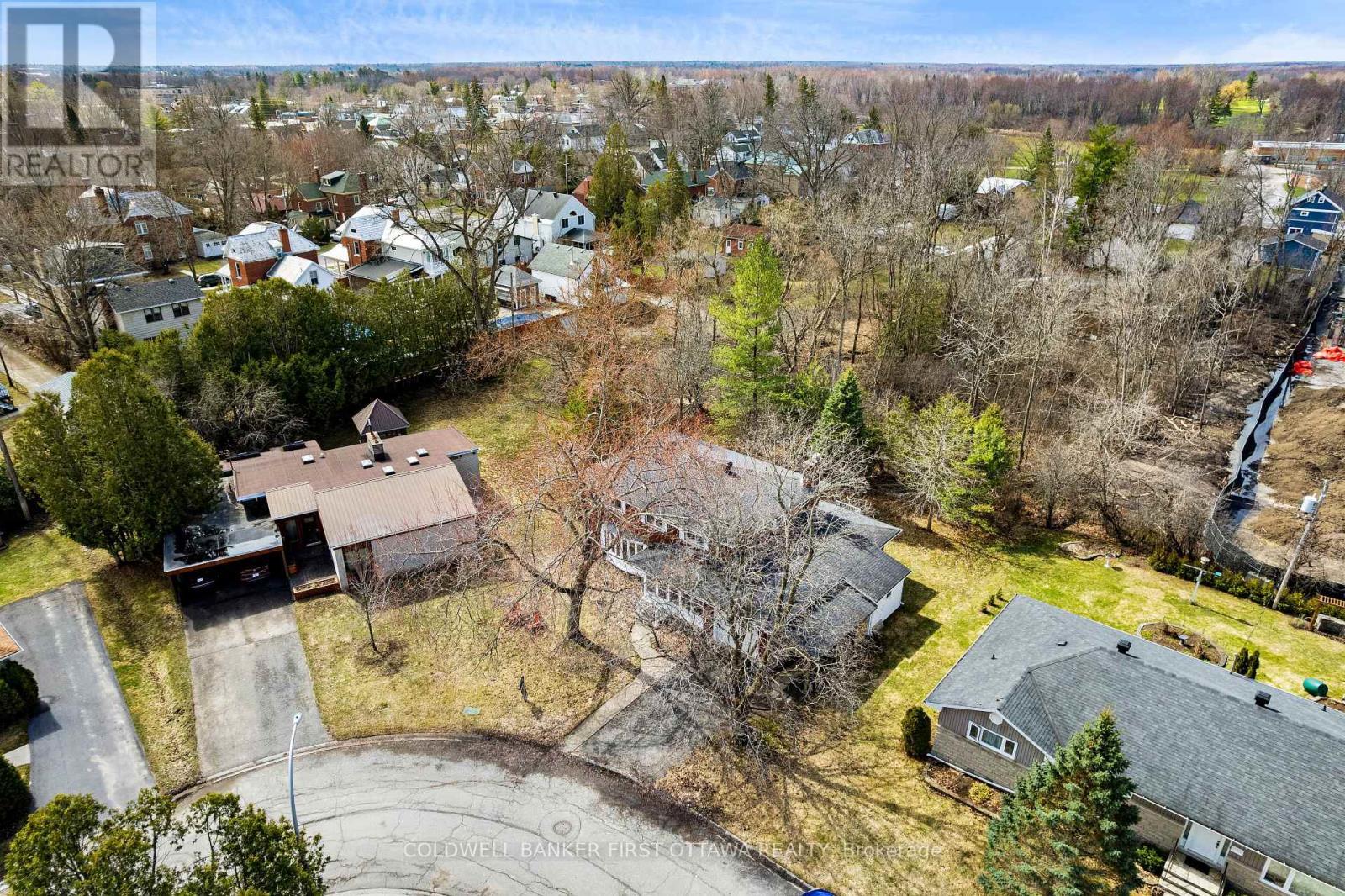 Walk 5 mins to public school or 7 mins high school - 12 Glenview Crescent, Perth, ON - Outdoor With View
