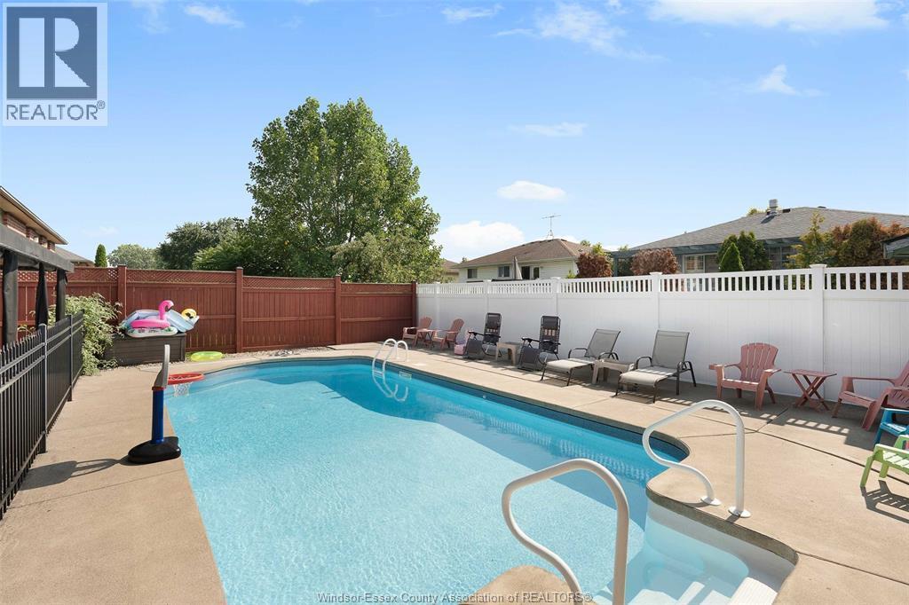 2257 Askin, Windsor, ON - Outdoor With In Ground Pool With Backyard