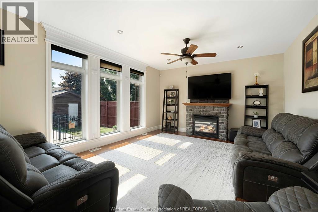 2257 Askin, Windsor, ON - Indoor Photo Showing Living Room With Fireplace