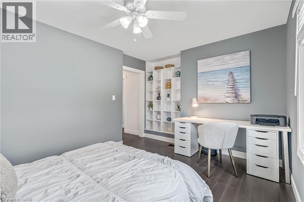 Dedicated workspace featuring a built-in desk with multiple drawers - 2123 Deyncourt Drive, Burlington, ON - Indoor Photo Showing Bedroom