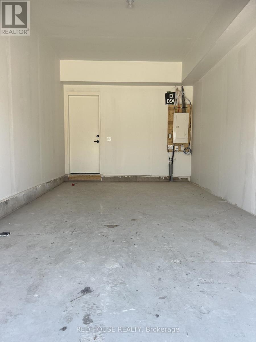34 Everett Common, St. Catharines, ON - Indoor Photo Showing Garage