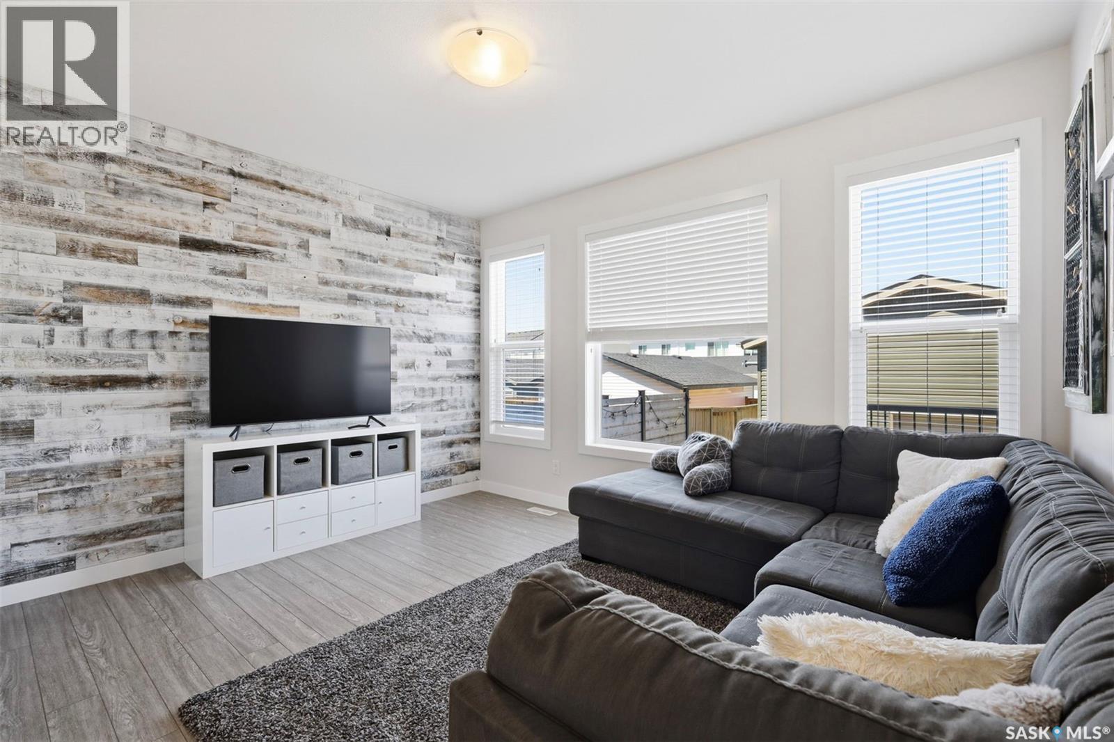 243 Newton Link, Saskatoon, SK - Indoor Photo Showing Living Room