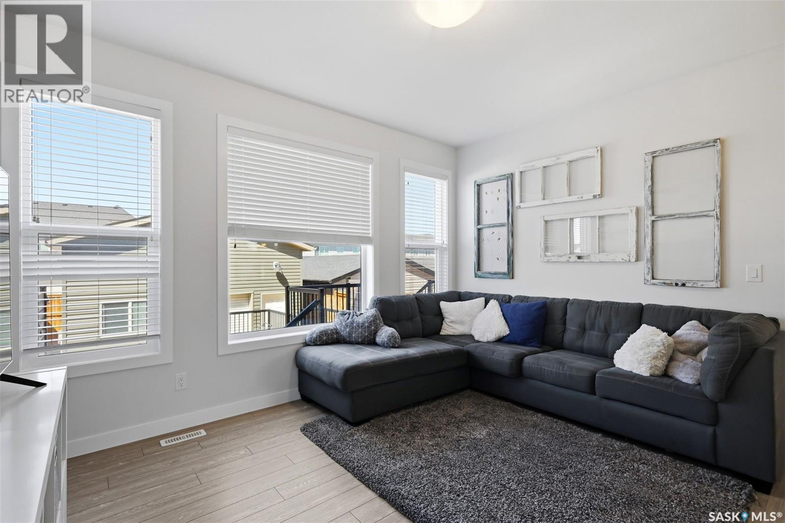 243 Newton Link, Saskatoon, SK - Indoor Photo Showing Living Room