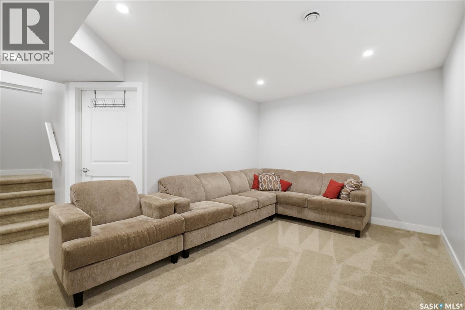 243 Newton Link, Saskatoon, SK - Indoor