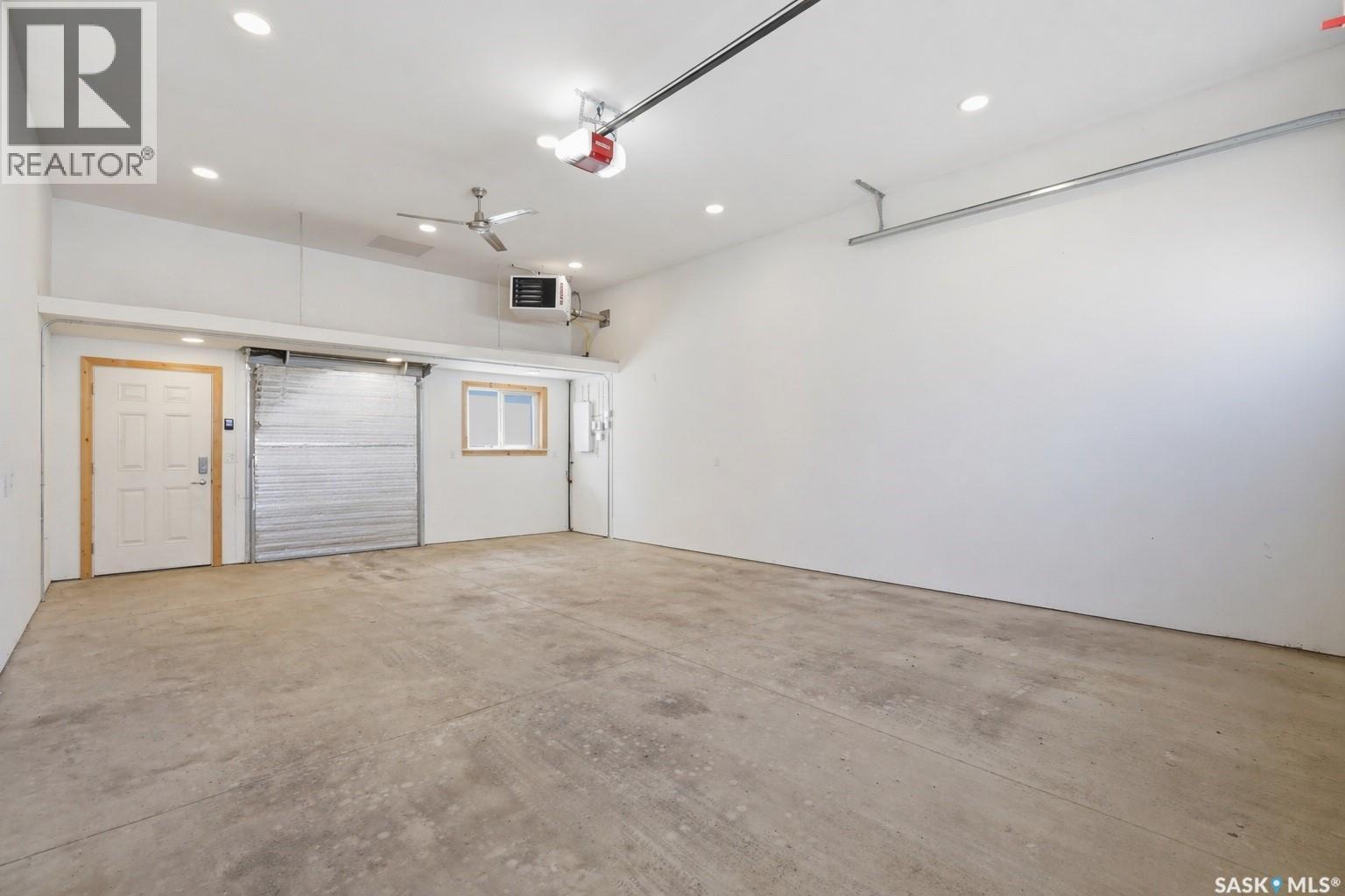 243 Newton Link, Saskatoon, SK - Indoor Photo Showing Garage