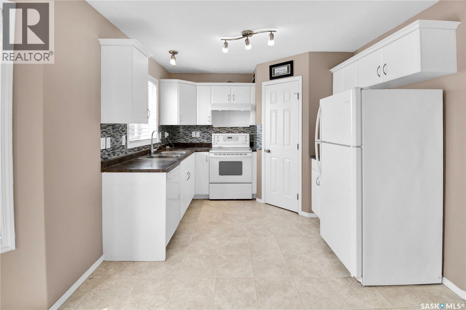 2905 Mcclocklin Road, Saskatoon, SK - Indoor Photo Showing Kitchen With Double Sink