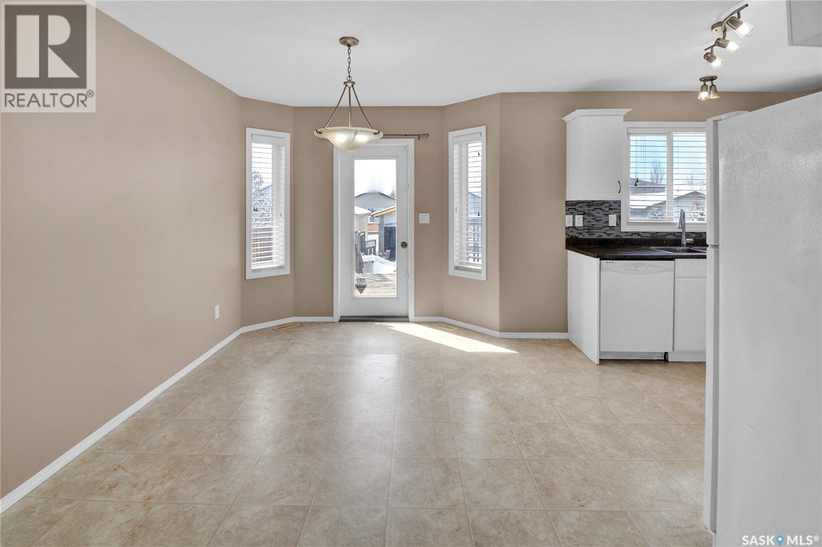 2905 Mcclocklin Road, Saskatoon, SK - Indoor