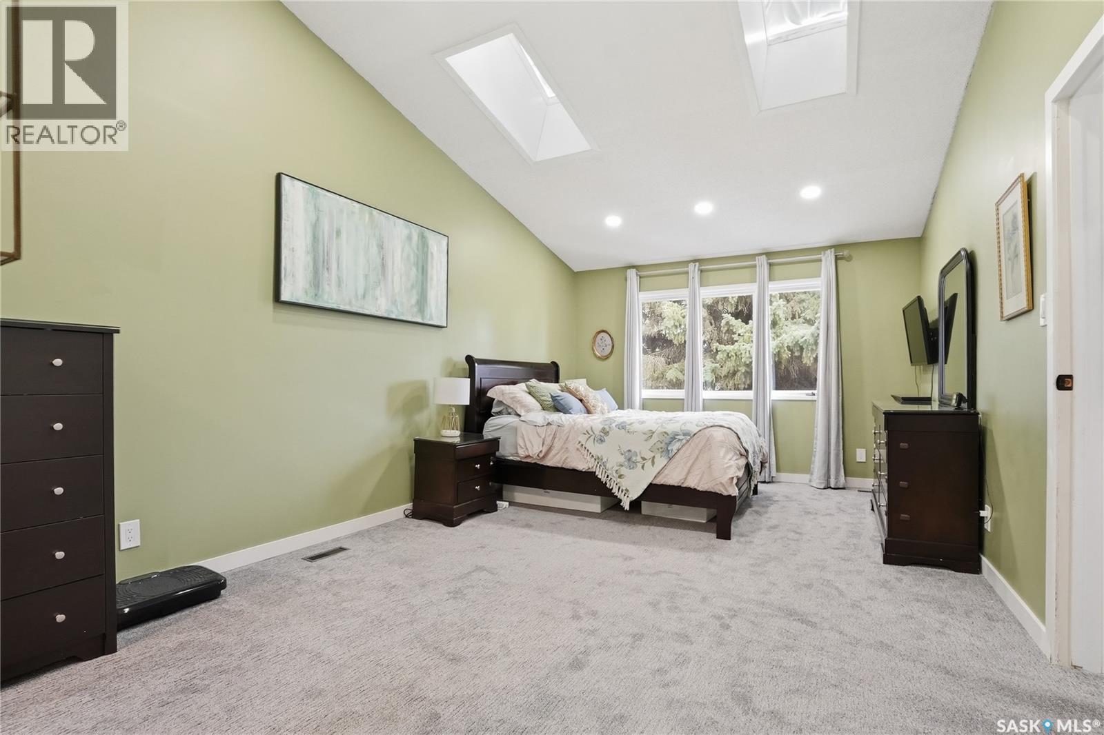 542 Coldspring Way, Saskatoon, SK - Indoor Photo Showing Bedroom