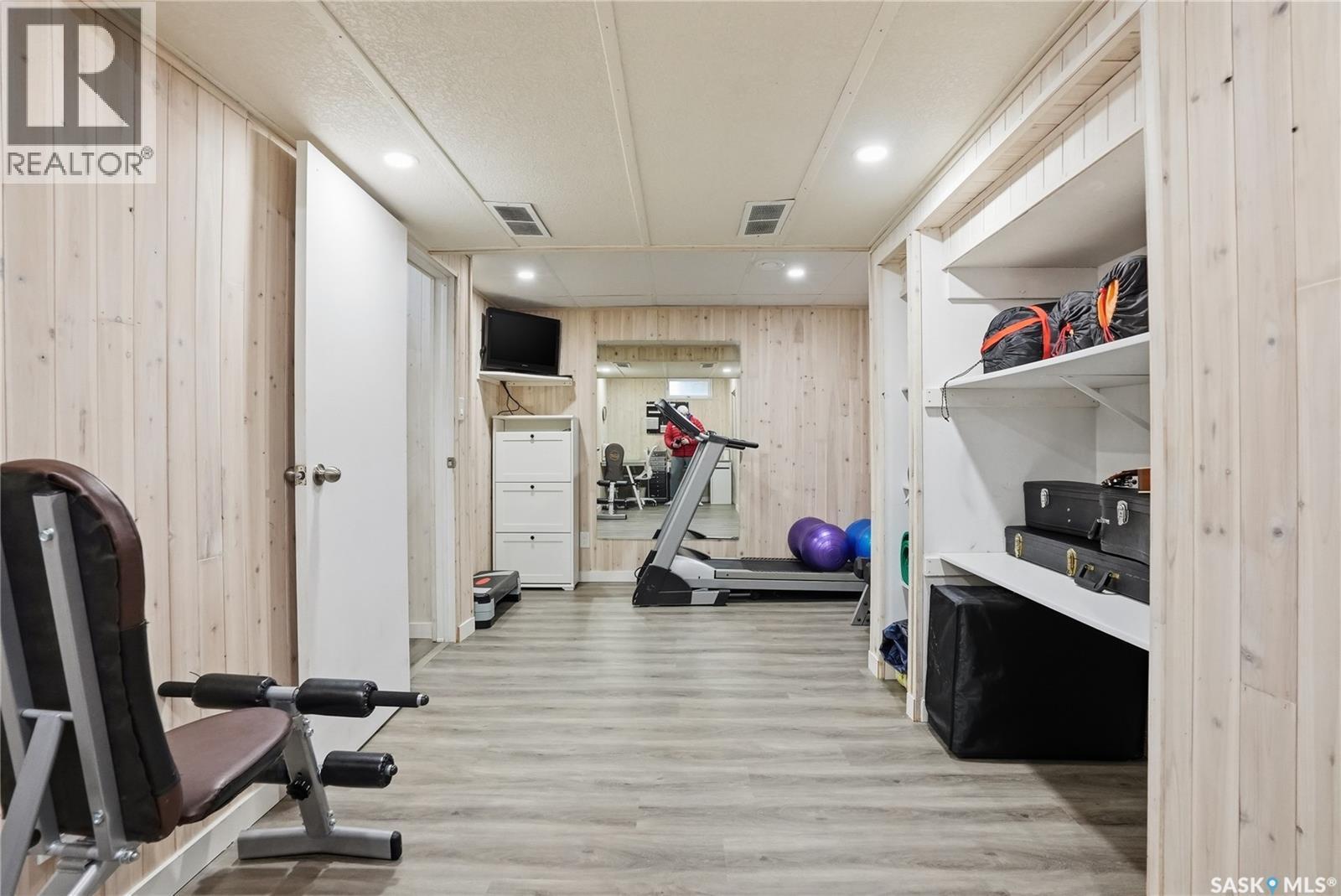 542 Coldspring Way, Saskatoon, SK - Indoor Photo Showing Gym Room