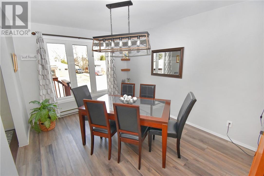 215 Orell St, Garson, ON - Indoor Photo Showing Dining Room