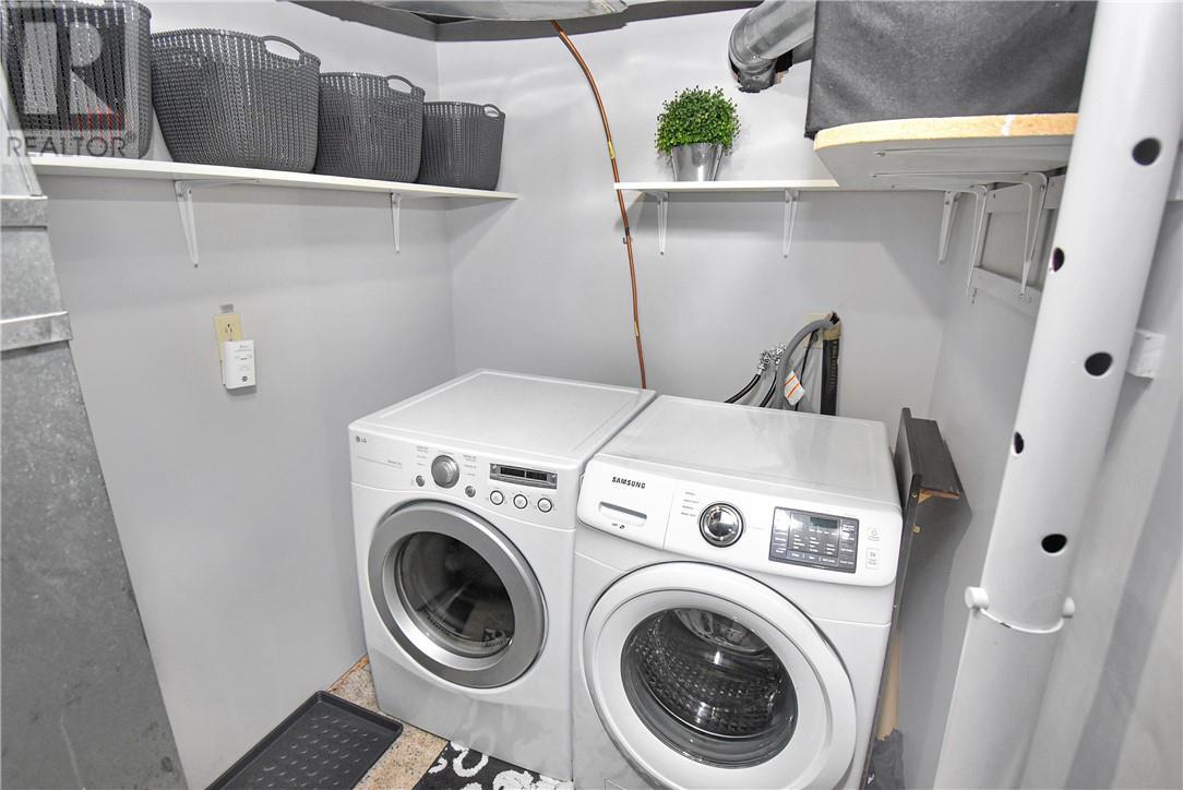215 Orell St, Garson, ON - Indoor Photo Showing Laundry Room