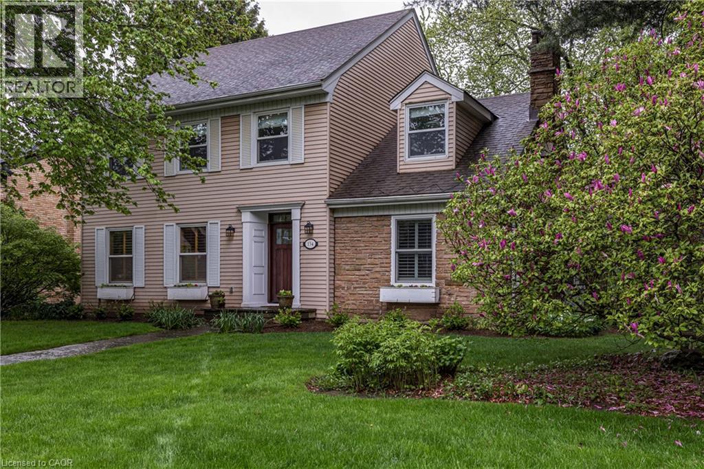 134 Broad Leaf Crescent, Ancaster, ON - Outdoor