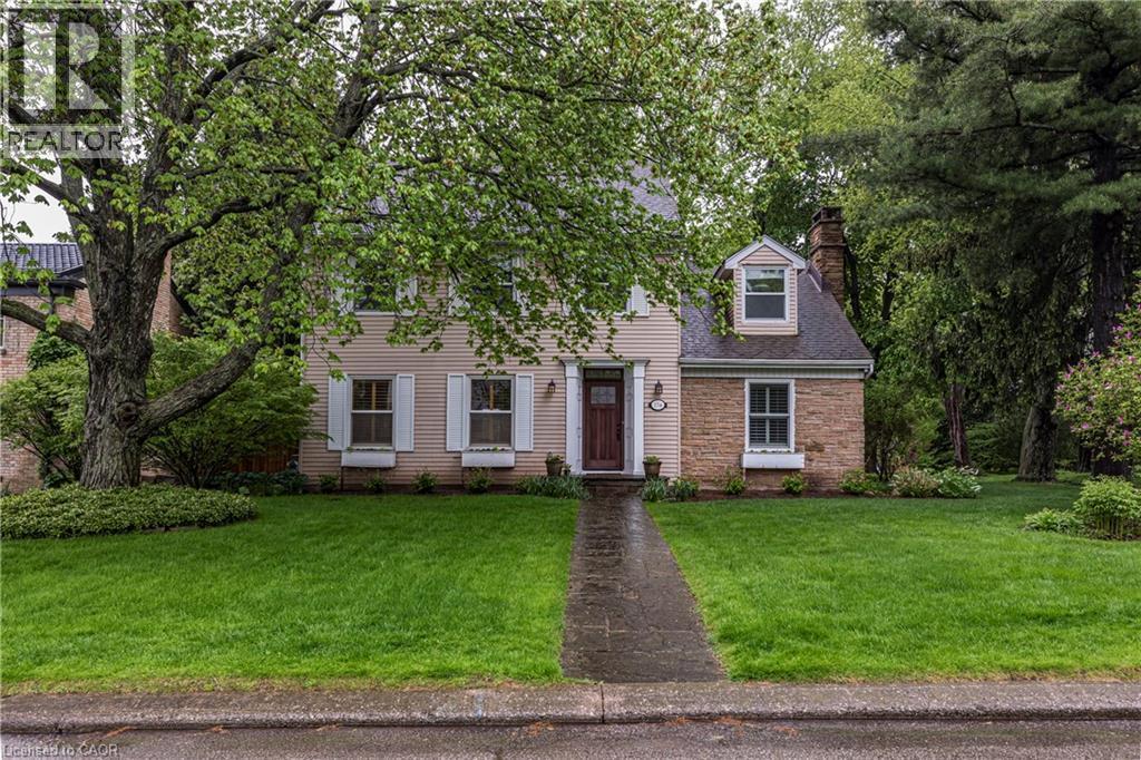 134 Broad Leaf Crescent, Ancaster, ON - Outdoor