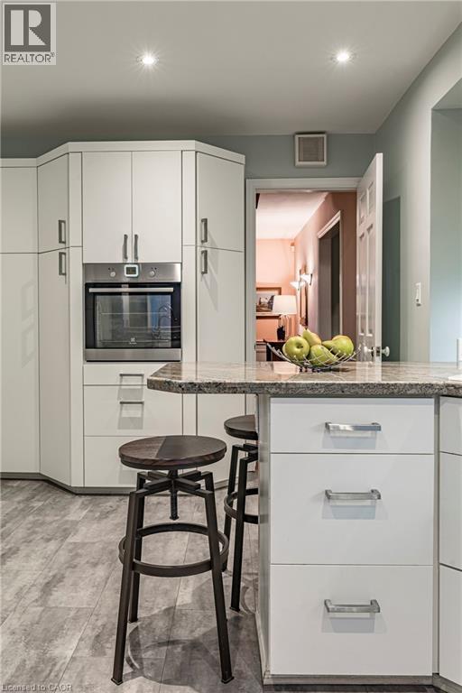 134 Broad Leaf Crescent, Ancaster, ON - Indoor Photo Showing Kitchen