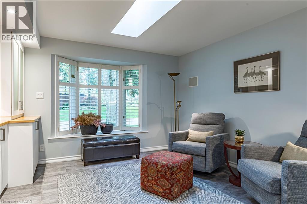 134 Broad Leaf Crescent, Ancaster, ON - Indoor Photo Showing Living Room