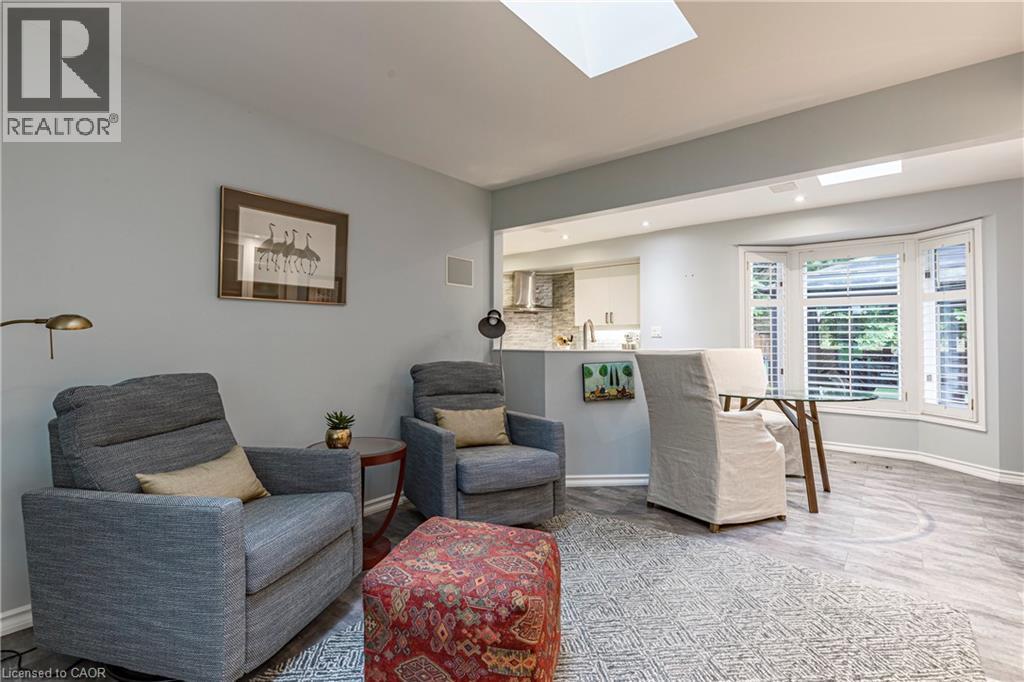 134 Broad Leaf Crescent, Ancaster, ON - Indoor Photo Showing Living Room